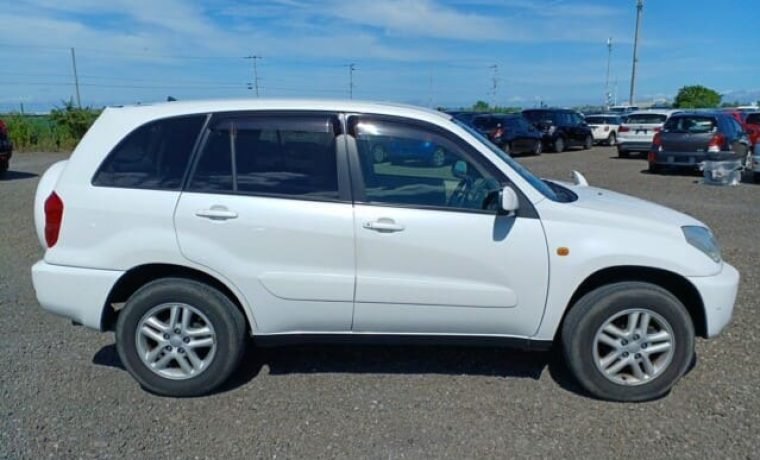 Toyota RAV4 5 Doors white